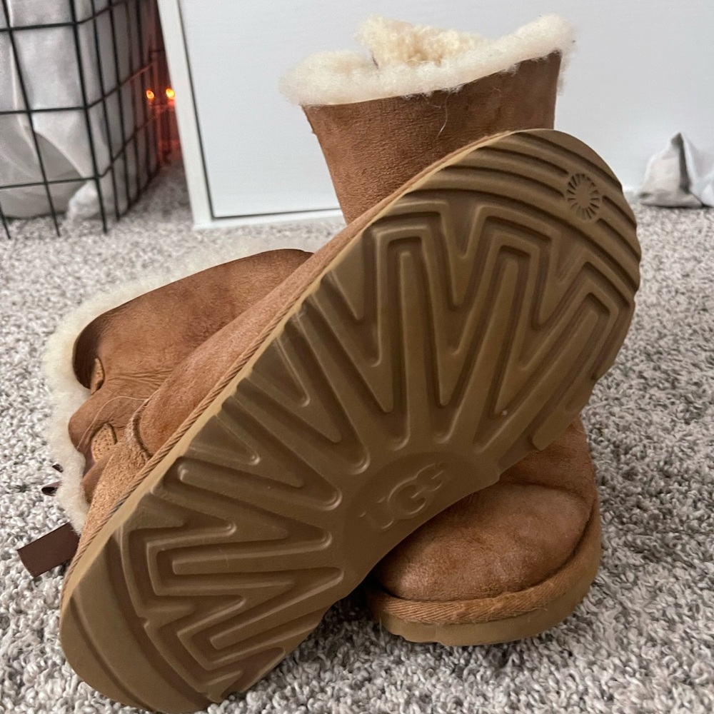 Chestnut Ugg Bailey bows